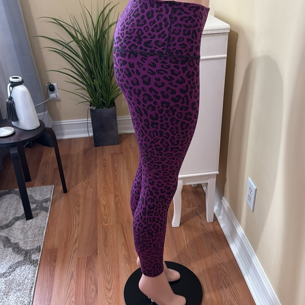🐆Nike Leopard Print Dri Fit Leggings - Picture 7 of 10